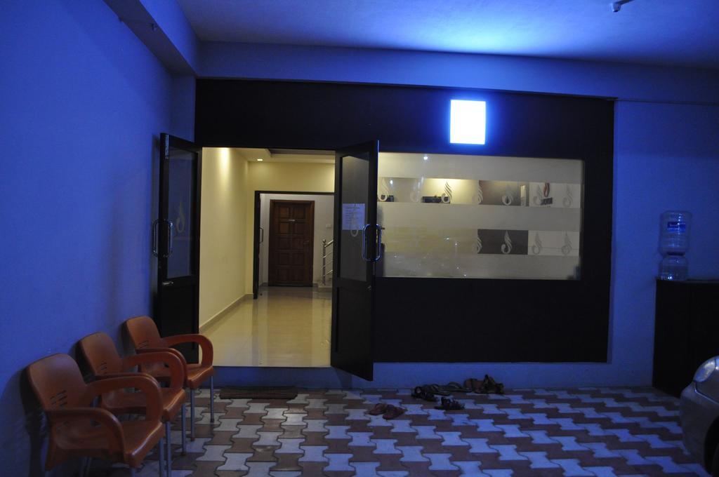 Jyothi Suites Tiruchirappalli Esterno foto